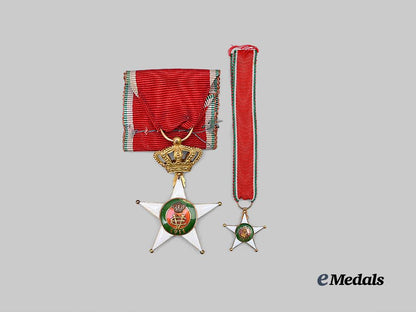 italy,_kingdom._an_order_of_the_crown,_commander_in_gold,_in_case_e_medals__e_u24768_5