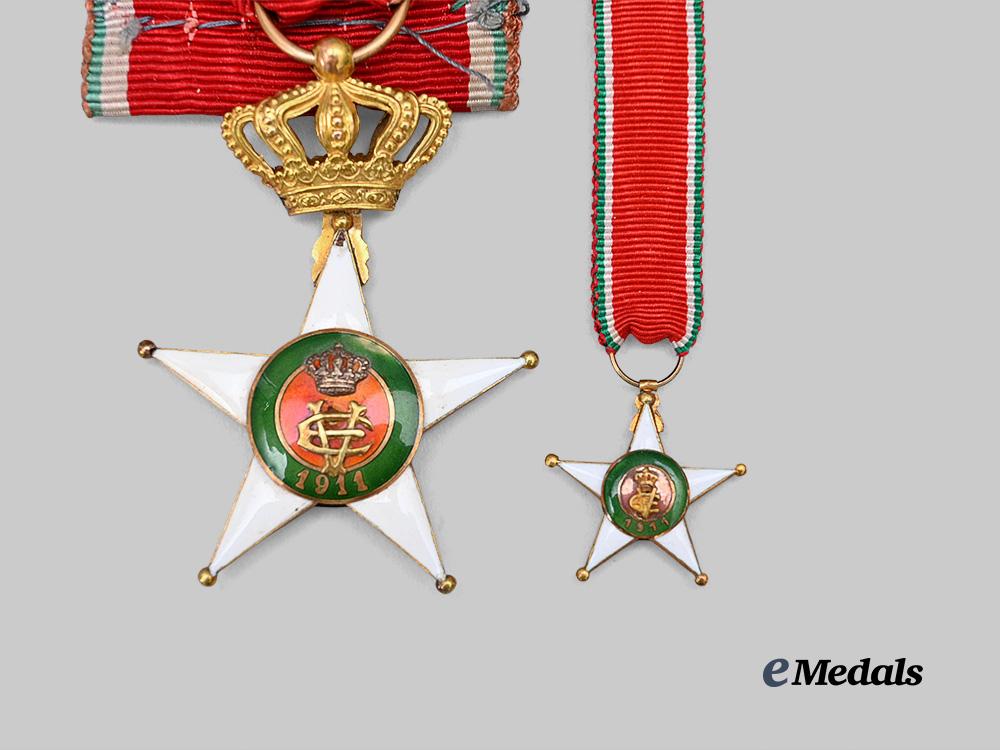 italy,_kingdom._an_order_of_the_crown,_commander_in_gold,_in_case_e_medals__e_u24768_6