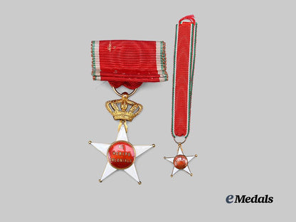 italy,_kingdom._an_order_of_the_crown,_commander_in_gold,_in_case_e_medals__e_u24768_7