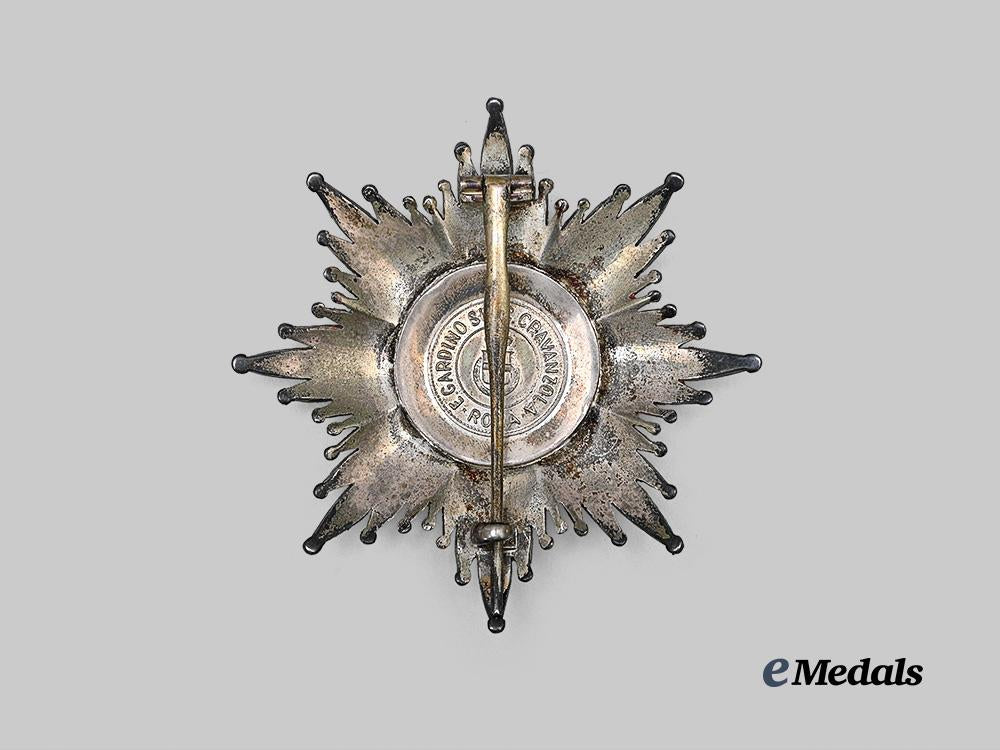 italy,_kingdom._an_order_of_the_crown_of_italy,_grand_cross_set_in_gold,_by_cravanzola_e_medals__e_u24774_12