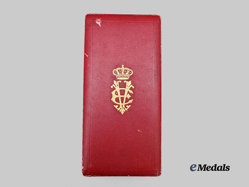 italy,_kingdom._an_order_of_the_crown_of_italy,_grand_cross_set_in_gold,_by_cravanzola_e_medals__e_u24774_2