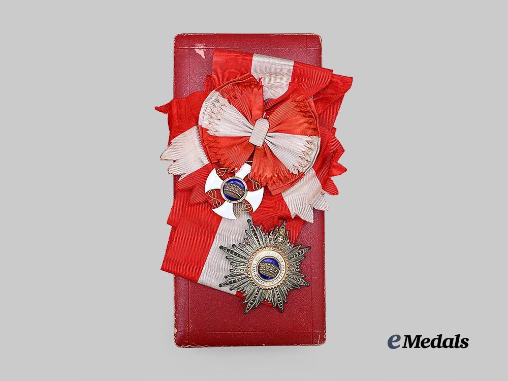 italy,_kingdom._an_order_of_the_crown_of_italy,_grand_cross_set_in_gold,_by_cravanzola_e_medals__e_u24774_5