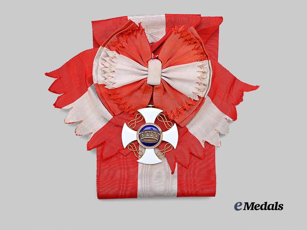 italy,_kingdom._an_order_of_the_crown_of_italy,_grand_cross_set_in_gold,_by_cravanzola_e_medals__e_u24774_7
