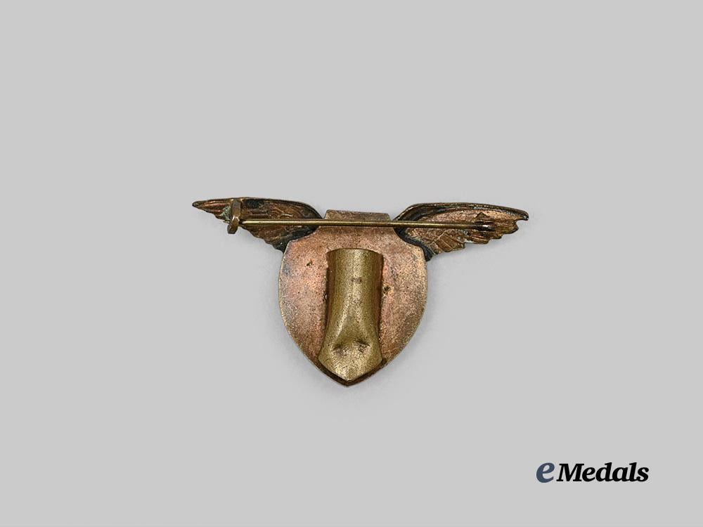 czechoslovakia,_republic._a_catholic_church_athletic_union_cap_badge,_c.1920_e_medals__e_u24867_3
