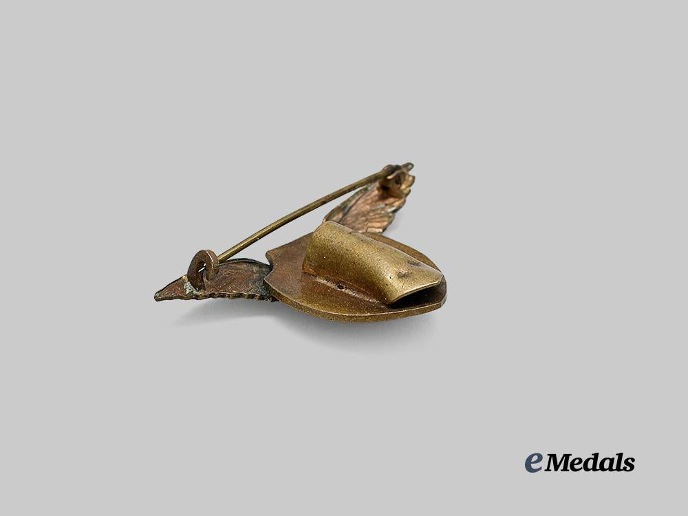 czechoslovakia,_republic._a_catholic_church_athletic_union_cap_badge,_c.1920_e_medals__e_u24867_4