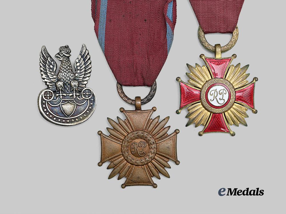 poland,_republic._two_crosses_of_merit,_i_and_i_i_i_class_and_an_army_eagle_cap_badge_e_medals__e_u24923_3