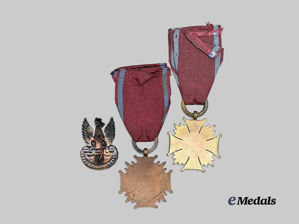 poland,_republic._two_crosses_of_merit,_i_and_i_i_i_class_and_an_army_eagle_cap_badge_e_medals__e_u24923_4