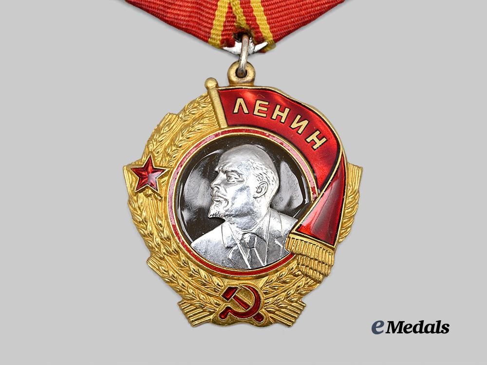 russia,_soviet_union._an_order_of_lenin,_type_six,_c.1965_e_medals__e_u24955_3