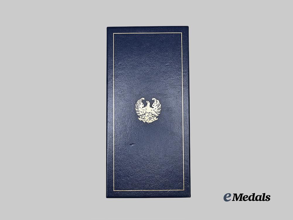 greece,_republic._an_order_of_the_phoenix,_grand_cross_by_faude&_huguenin,_c.1990_e_medals__e_u25001_2