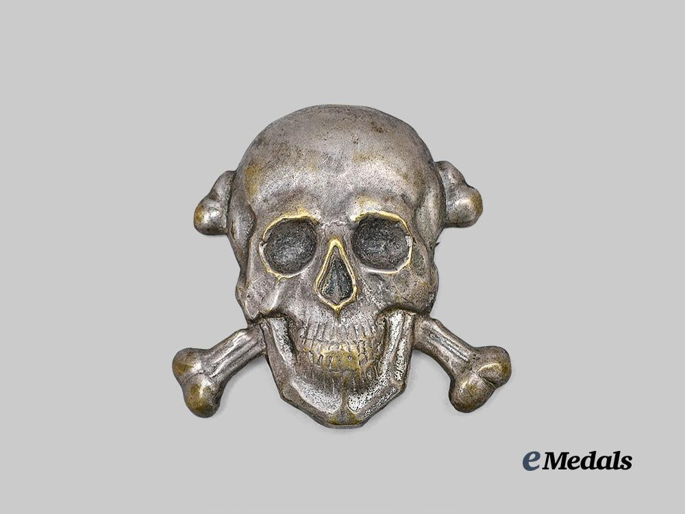 italy,_fascist_state._a_black_brigade_skull_beret_badge,_c.1943_e_medals__e_u25033_2
