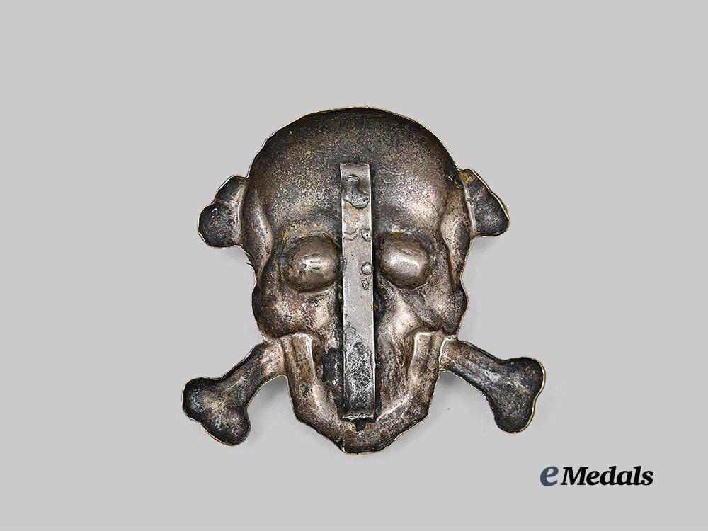 italy,_fascist_state._a_black_brigade_skull_beret_badge,_c.1943_e_medals__e_u25033_3
