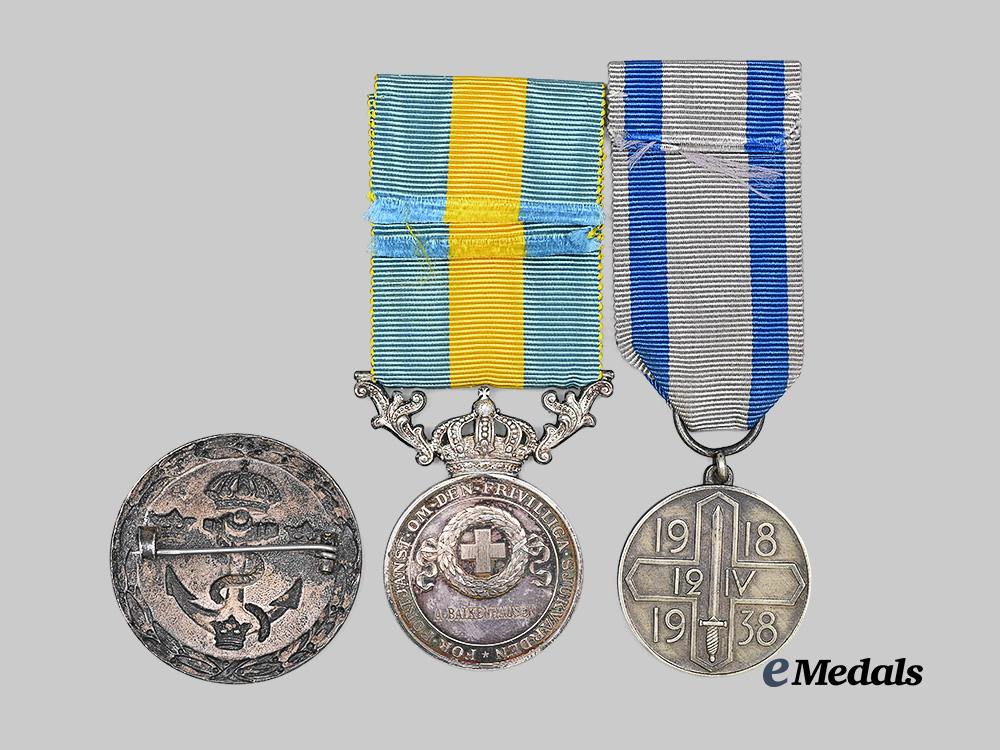 europe._a_lot_of_three_awards&_insignia_e_medals__e_u25049_4