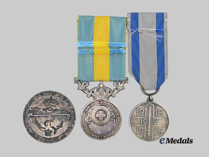 europe._a_lot_of_three_awards&_insignia_e_medals__e_u25049_4