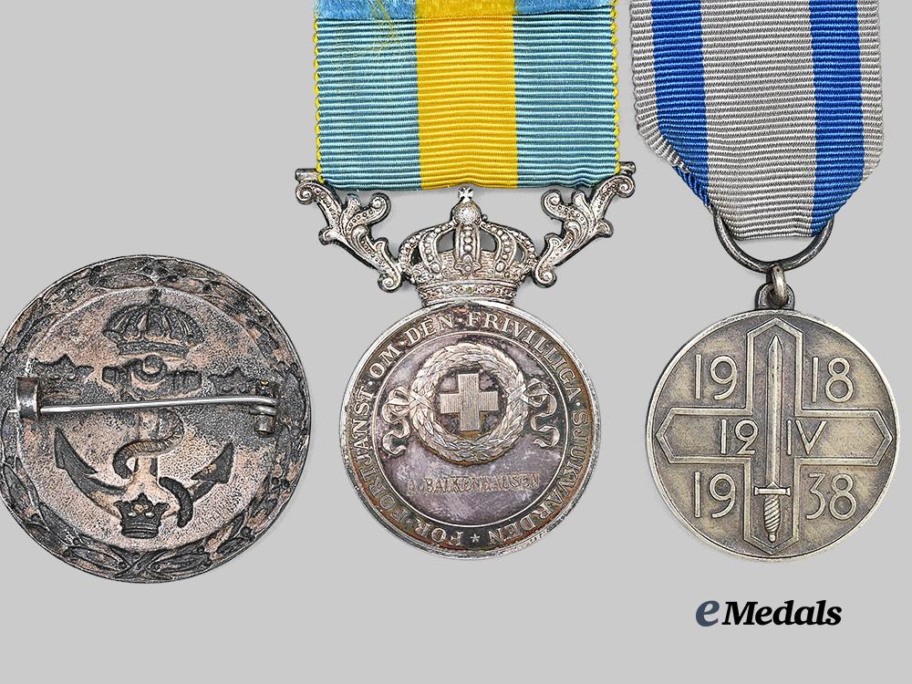 europe._a_lot_of_three_awards&_insignia_e_medals__e_u25049_5