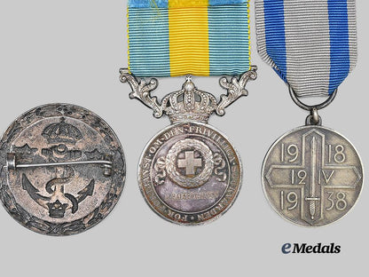 europe._a_lot_of_three_awards&_insignia_e_medals__e_u25049_5