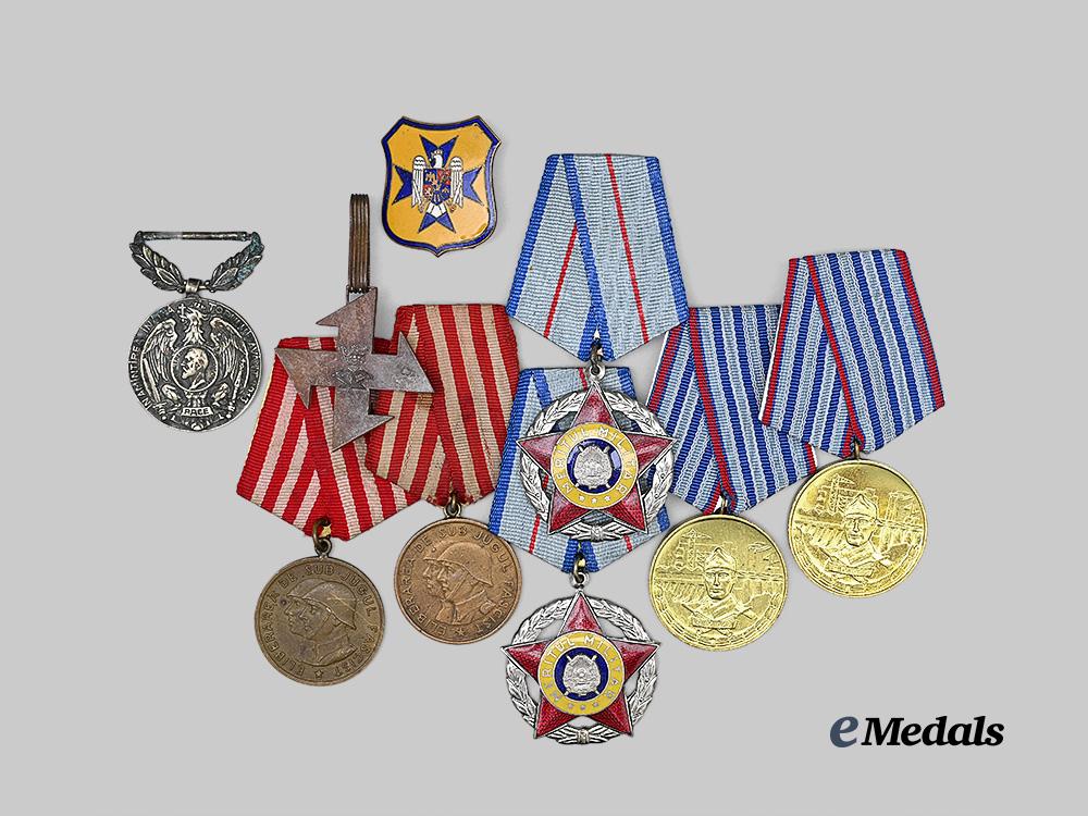 europe._a_lot_of_awards,_badges,&_medals_e_medals__e_u25050_2