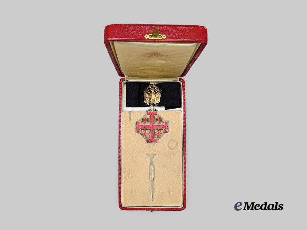 vatican,_papal_states._an_order_of_the_holy_sepulchre,_grand_officer_neck_badge_in_case_e_medals__e_u25064_3