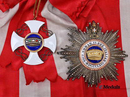 italy,_kingdom._an_order_of_the_crown,_grand_cross_set_in_gold,_by_cravanzola_e_medals__e_u25065_6