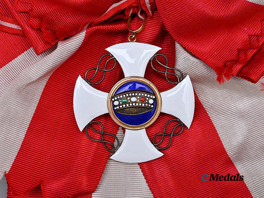 italy,_kingdom._an_order_of_the_crown,_grand_cross_set_in_gold,_by_cravanzola_e_medals__e_u25065_8