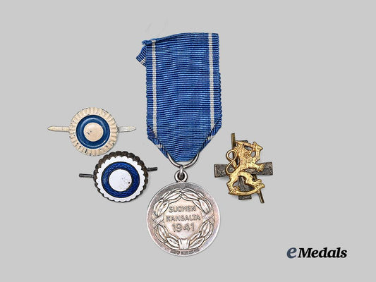 finland,_republic._a_lot_of_insignia_and_awards_e_medals__e_u25085_2