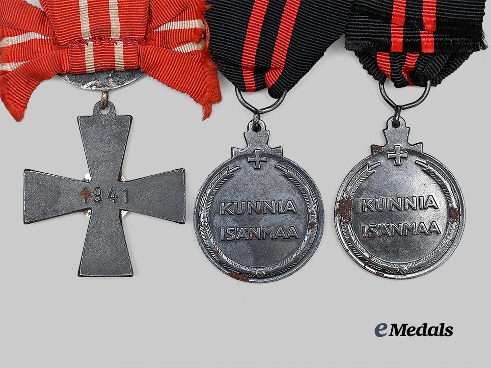 finland,_republic._two_winter_war_medals_and_an_order_of_the_cross_of_liberty,_i_v_class_e_medals__e_u25087_5