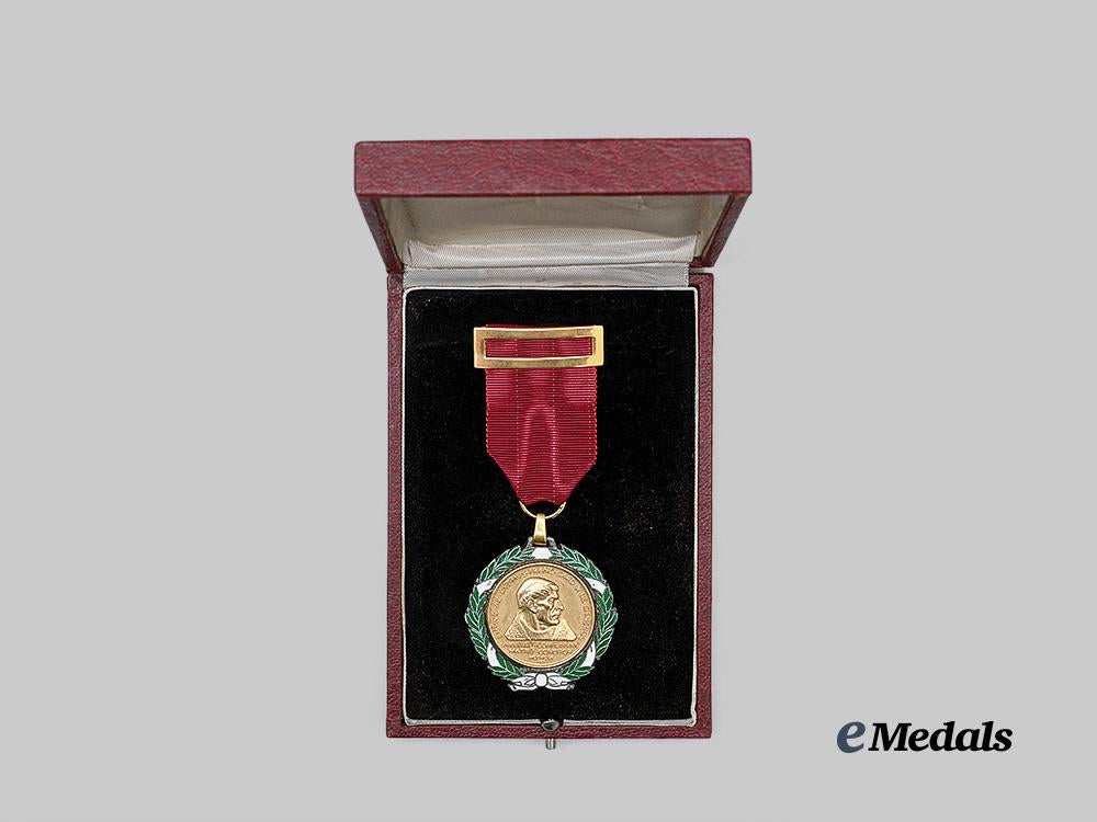 spain,_republic._a_cardinal_cisneros_chest_medal_from_complutense_university_e_medals__e_u25168_3