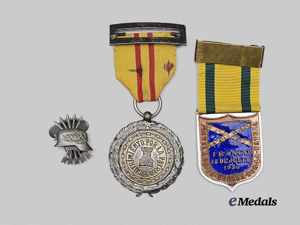 spain,_spanish_state._two_commemorative_civil_war_medals_and_blue_division_member’s_badge_e_medals__e_u25175_2