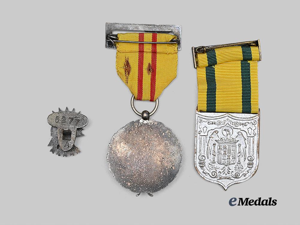 spain,_spanish_state._two_commemorative_civil_war_medals_and_blue_division_member’s_badge_e_medals__e_u25175_4