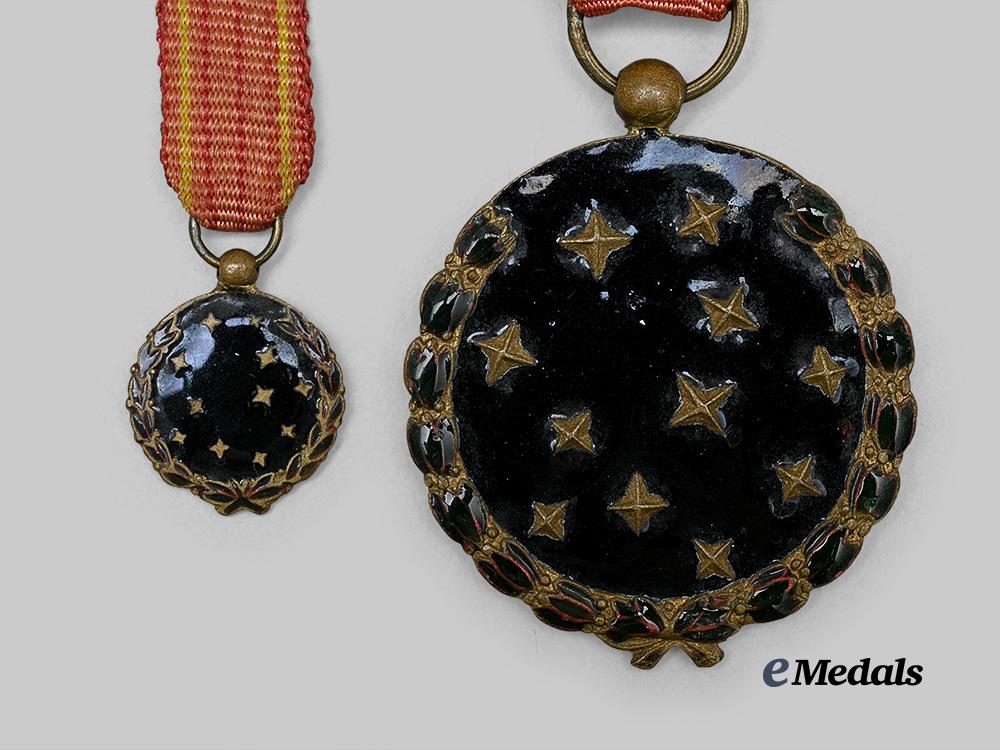 spain,_spanish_state._an_old_guard_medal_and_miniature_to_margarita_jaurne_sorell,1936_e_medals__e_u25177_3