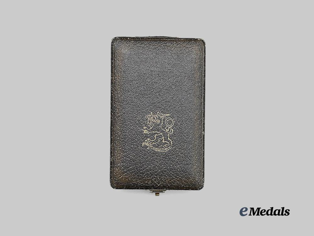 finland,_republic._an_order_of_the_lion_of_finland,_commander’s_badge_by_a._tillander_with_case_e_medals__e_u25188_2