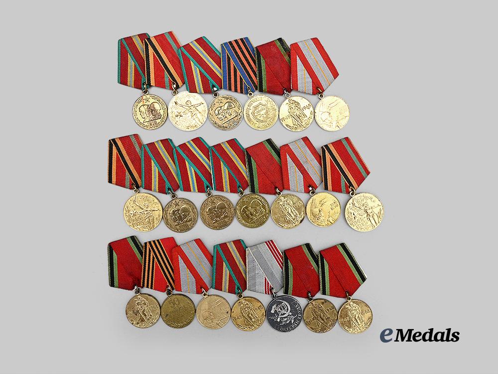 russia,_soviet_union._a_lot_of_medals&_awards_e_medals__e_u25203_2