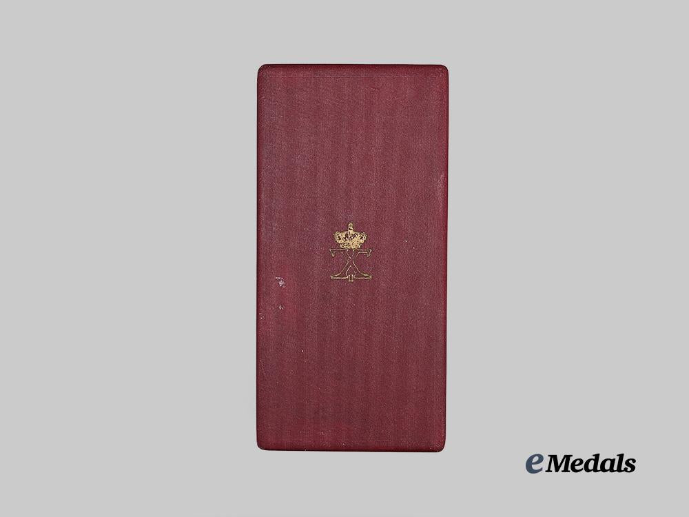 greece,_kingdom._an_order_of_st._george_i,_grand_cross_set_in_case,_by_kelaidis,_c.1935_e_medals__e_u25205_2