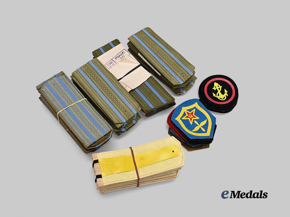 russia,_soviet_union._a_lot_of_cold_war_era_insignia_e_medals__e_u25220_2