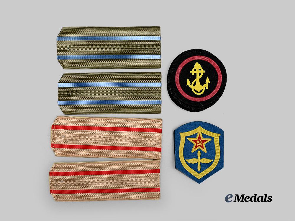 russia,_soviet_union._a_lot_of_cold_war_era_insignia_e_medals__e_u25220_3