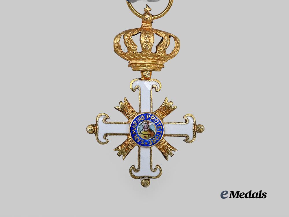 san_marino,_republic._a_civil_and_military_order_of_san_marino_in_gold,_miniature,_c.1900_e_medals__e_u25233_4
