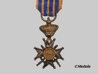 luxembourg,_grand_duchy._a_rare_miniature_war_cross1940-1945,_type_i,_c.1945_e_medals__e_u25237_3