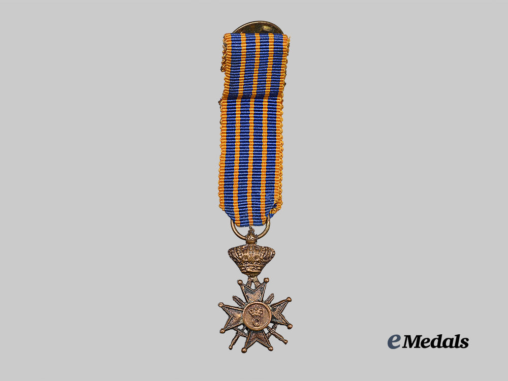 luxembourg,_grand_duchy._a_rare_miniature_war_cross1940-1945,_type_i,_c.1945_e_medals__e_u25237_4