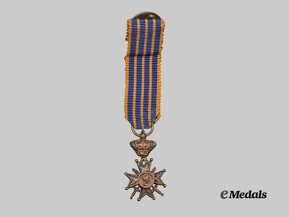 luxembourg,_grand_duchy._a_rare_miniature_war_cross1940-1945,_type_i,_c.1945_e_medals__e_u25237_4
