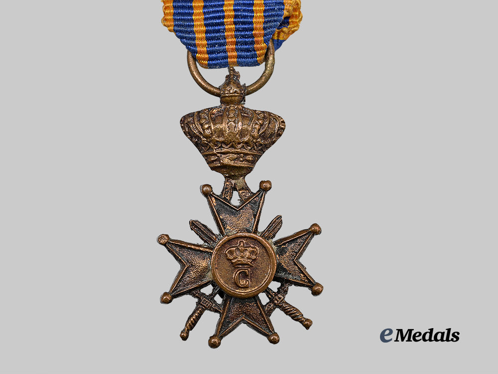 luxembourg,_grand_duchy._a_rare_miniature_war_cross1940-1945,_type_i,_c.1945_e_medals__e_u25237_5