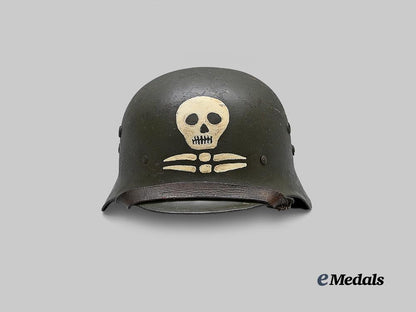 hungary,_regency._an_m38_steel_helmet,_finnish_export_example,_by_má_v_a_g_e_medals__e_u25255_2