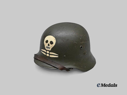hungary,_regency._an_m38_steel_helmet,_finnish_export_example,_by_má_v_a_g_e_medals__e_u25255_3