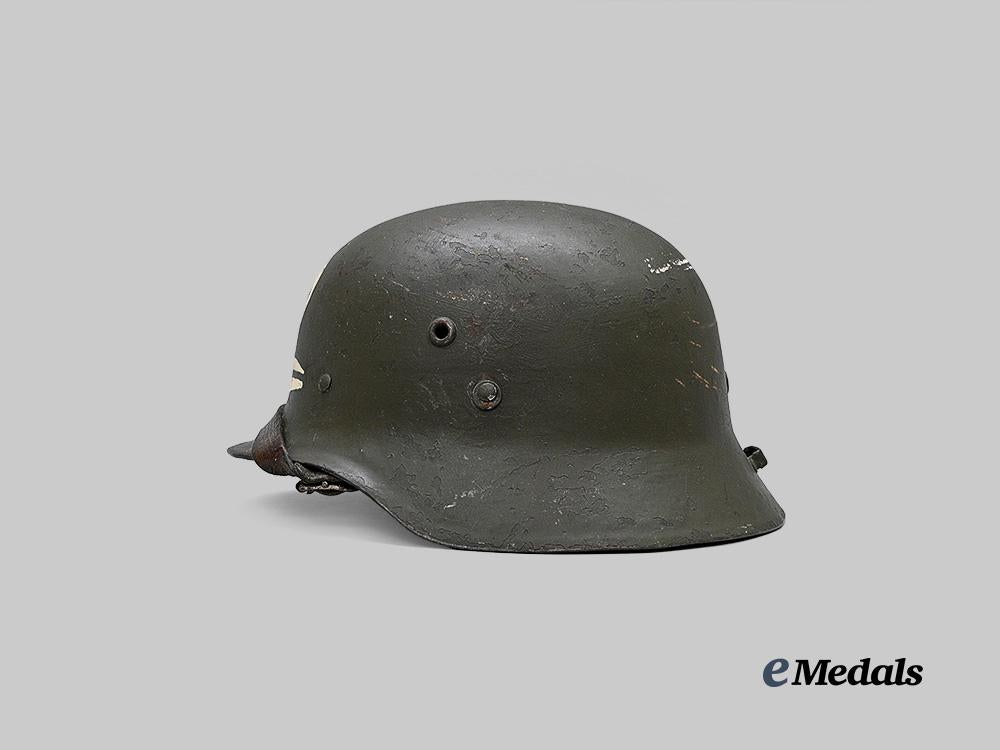 hungary,_regency._an_m38_steel_helmet,_finnish_export_example,_by_má_v_a_g_e_medals__e_u25255_5