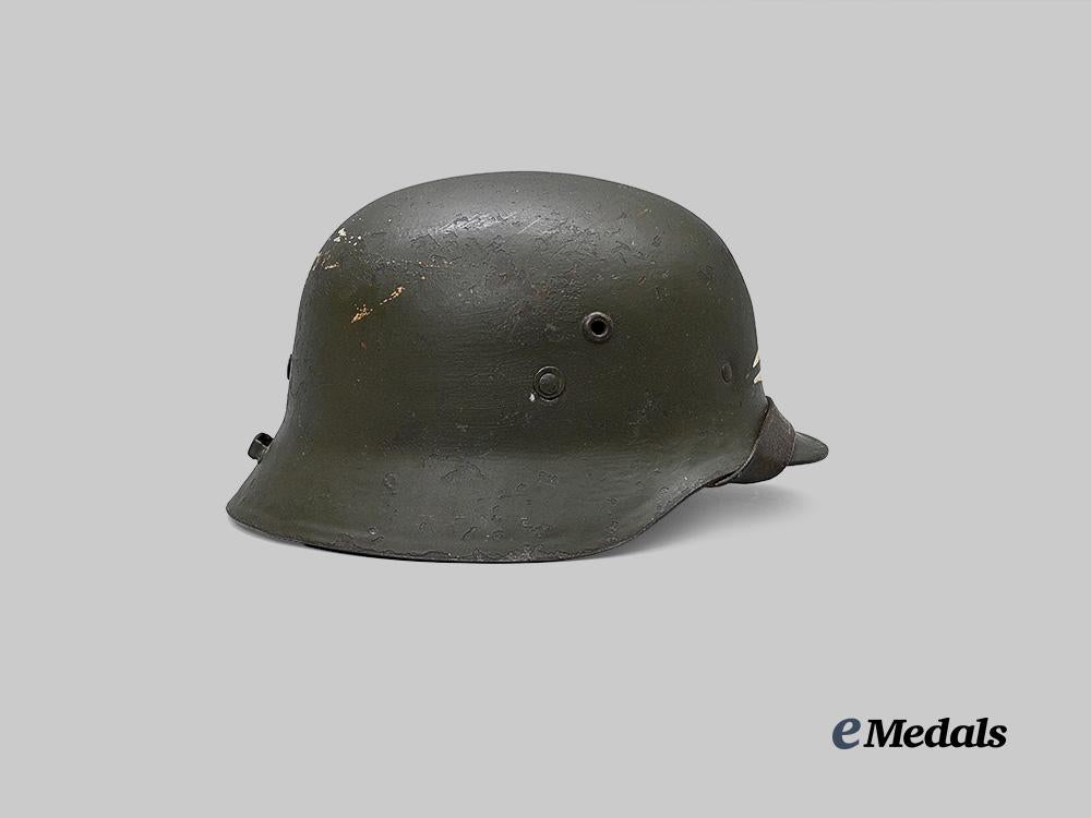 hungary,_regency._an_m38_steel_helmet,_finnish_export_example,_by_má_v_a_g_e_medals__e_u25255_6