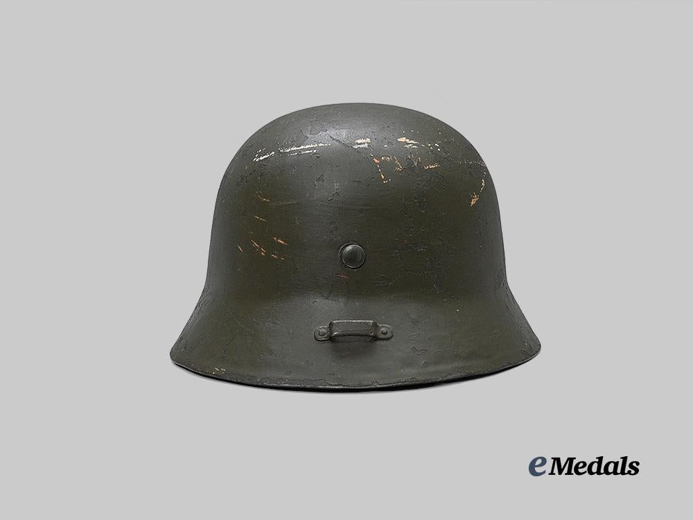 hungary,_regency._an_m38_steel_helmet,_finnish_export_example,_by_má_v_a_g_e_medals__e_u25255_7