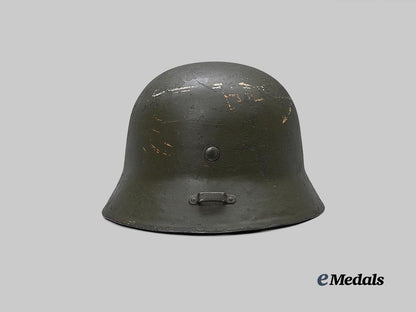 hungary,_regency._an_m38_steel_helmet,_finnish_export_example,_by_má_v_a_g_e_medals__e_u25255_7