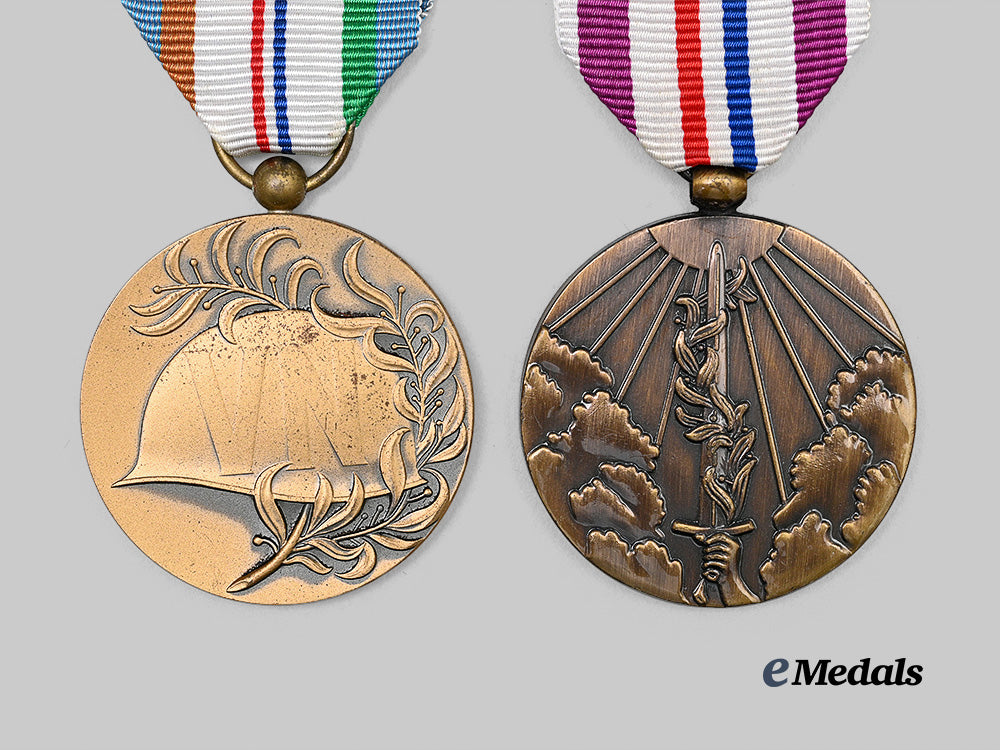 netherlands,_kingdom._a_lot_of_two_united_nations_peacekeeping_operation_medals_e_medals__e_u25270_3
