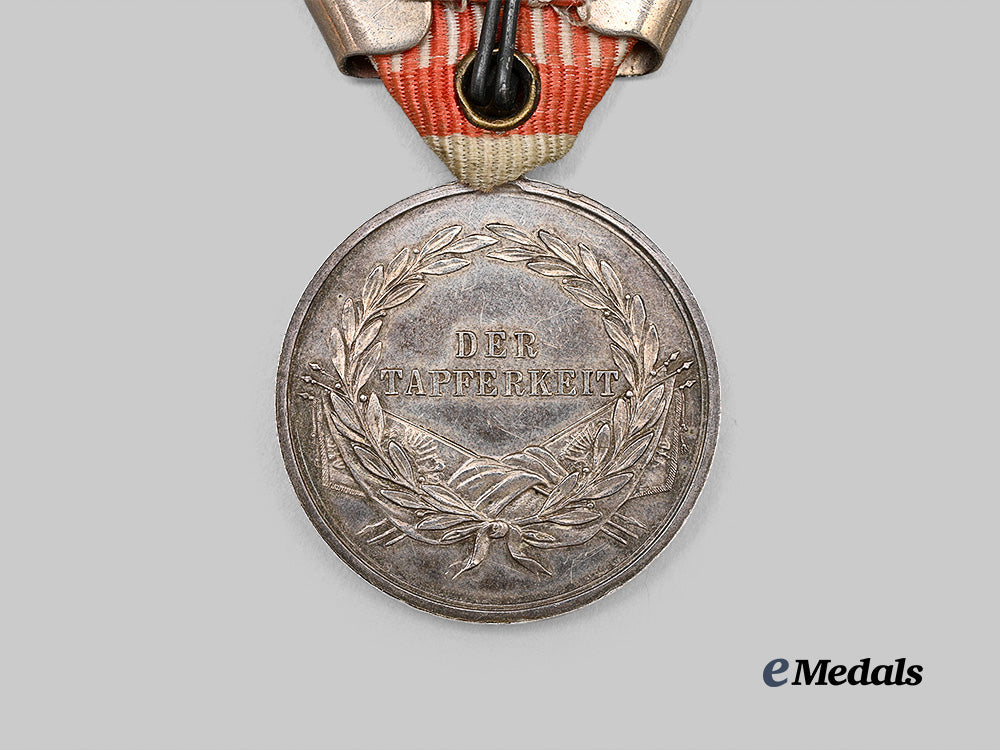 austria,_imperial._a_bravery_medal,_i_i_class,_with_engraved_rim_e_medals__e_u25314_5
