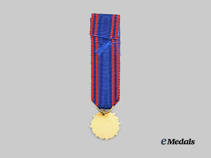vatican,_papal_state._an_order_of_st._pius_i_x,_miniature_in_gold_e_medals__e_u25326_4