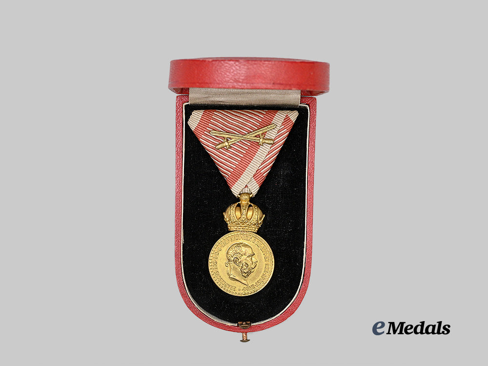 austria,_imperial._a_military_merit_medal,_bronze_grade_with_swords_and_case,_by_zimbler_e_medals__e_u25345_3