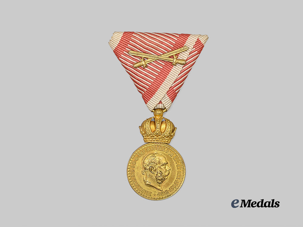 austria,_imperial._a_military_merit_medal,_bronze_grade_with_swords_and_case,_by_zimbler_e_medals__e_u25345_6